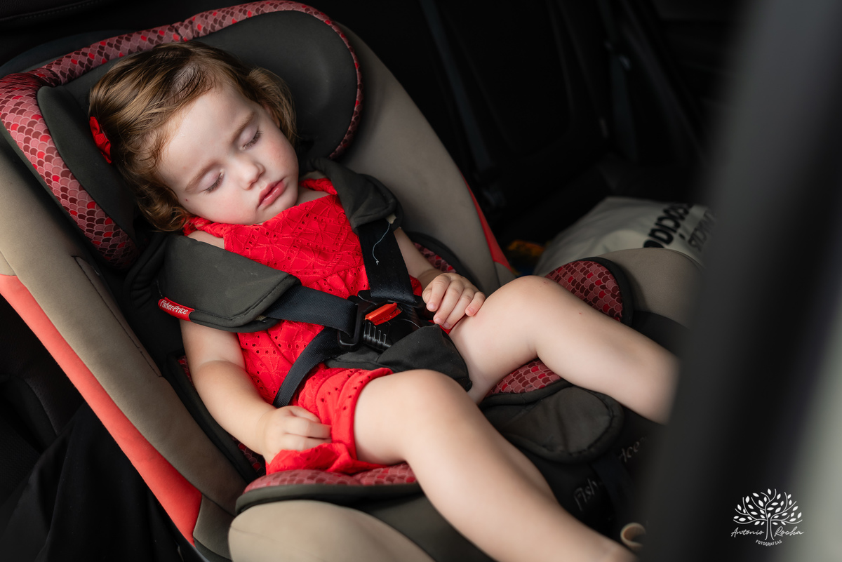 festa infantil - aniversário de 2 anos - Antonela - fotografia de aniversário - Bernardo - corte do bolo - parabéns - curiosidade infantil - celebração especial - Antonio Rocha Fotografias - Renata Dalbann - fotografia profissional - Pelotas - Caça  Pesca