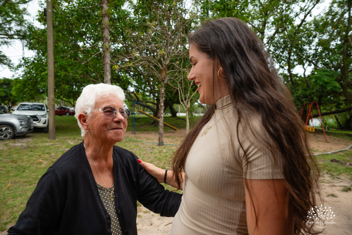 festa infantil - aniversário de 2 anos - Antonela - fotografia de aniversário - Bernardo - corte do bolo - parabéns - curiosidade infantil - celebração especial - Antonio Rocha Fotografias - Renata Dalbann - fotografia profissional - Pelotas - Caça  Pesca