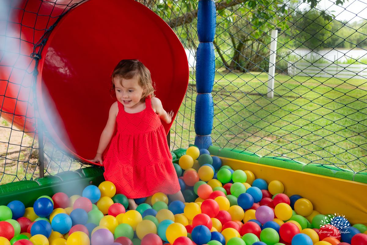 festa infantil - aniversário de 2 anos - Antonela - fotografia de aniversário - Bernardo - corte do bolo - parabéns - curiosidade infantil - celebração especial - Antonio Rocha Fotografias - Renata Dalbann - fotografia profissional - Pelotas - Caça  Pesca