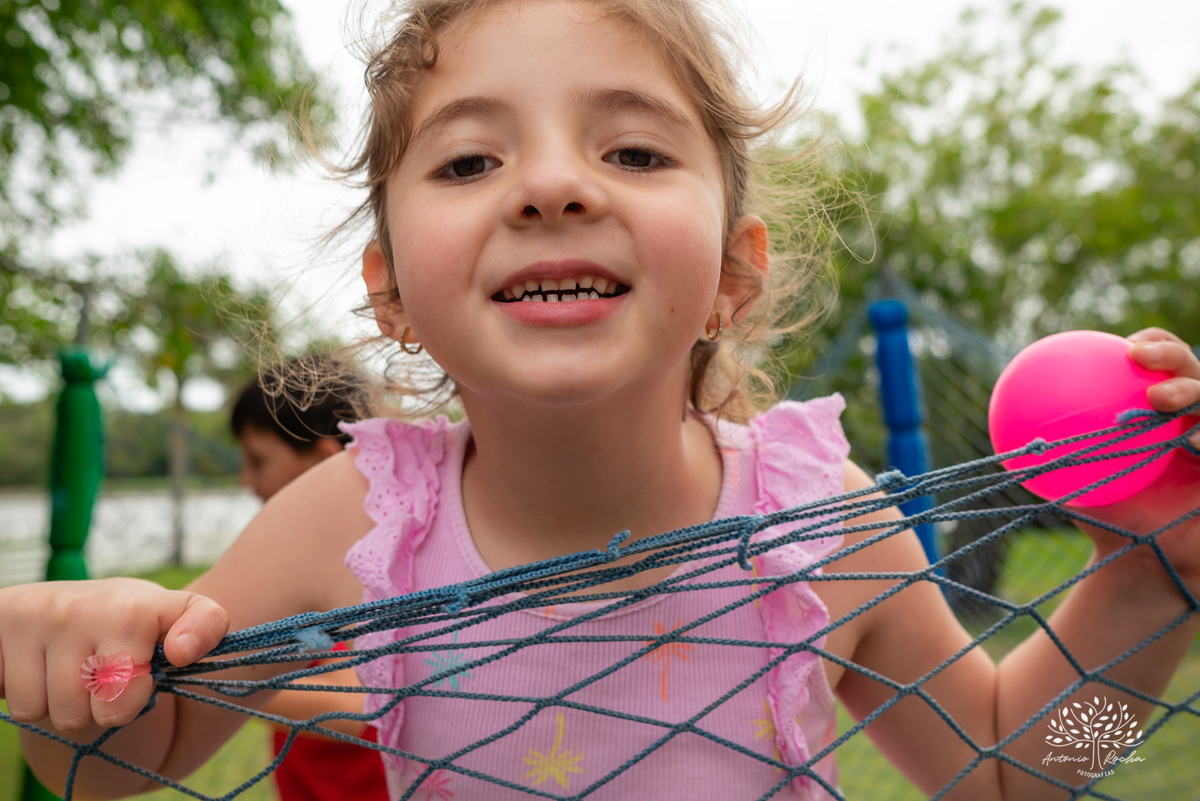 festa infantil - aniversário de 2 anos - Antonela - fotografia de aniversário - Bernardo - corte do bolo - parabéns - curiosidade infantil - celebração especial - Antonio Rocha Fotografias - Renata Dalbann - fotografia profissional - Pelotas - Caça  Pesca