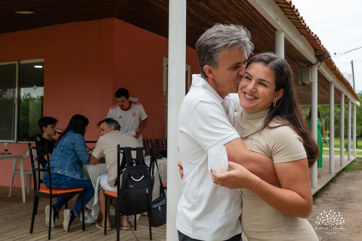 festa infantil - aniversário de 2 anos - Antonela - fotografia de aniversário - Bernardo - corte do bolo - parabéns - curiosidade infantil - celebração especial - Antonio Rocha Fotografias - Renata Dalbann - fotografia profissional - Pelotas - Caça  Pesca