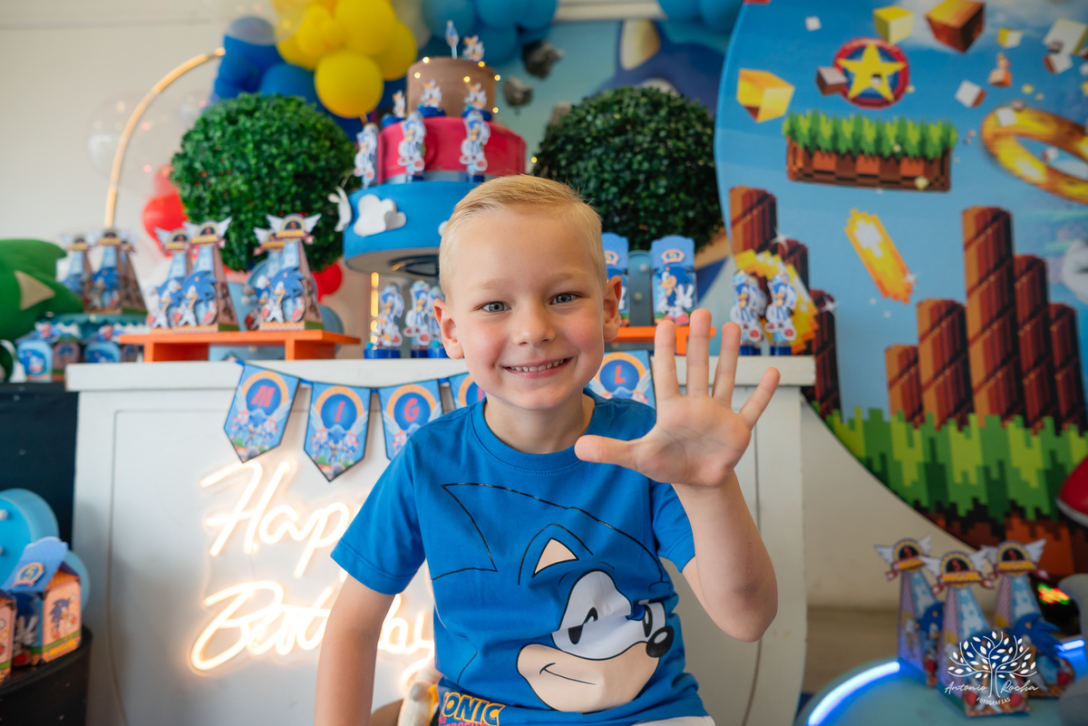 Fotografia de infância - Aniversário infantil - 5 anos do Miguel - Fotografia de festa - Registro fotográfico - Fotógrafo profissional – Sonic - Confiança e carinho - Fotografia espontânea - Celebração especial - Antonio Rocha Fotografias - Pelotas