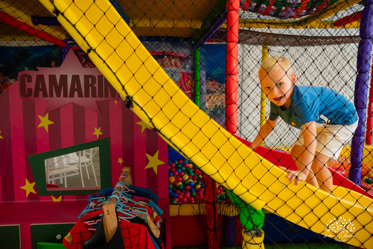 Fotografia de infância - Aniversário infantil - 5 anos do Miguel - Fotografia de festa - Registro fotográfico - Fotógrafo profissional – Sonic - Confiança e carinho - Fotografia espontânea - Celebração especial - Antonio Rocha Fotografias - Pelotas