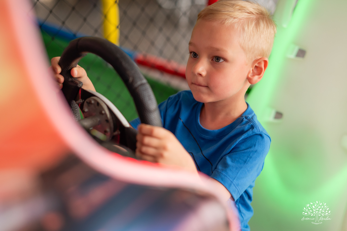 Fotografia de infância - Aniversário infantil - 5 anos do Miguel - Fotografia de festa - Registro fotográfico - Fotógrafo profissional – Sonic - Confiança e carinho - Fotografia espontânea - Celebração especial - Antonio Rocha Fotografias - Pelotas