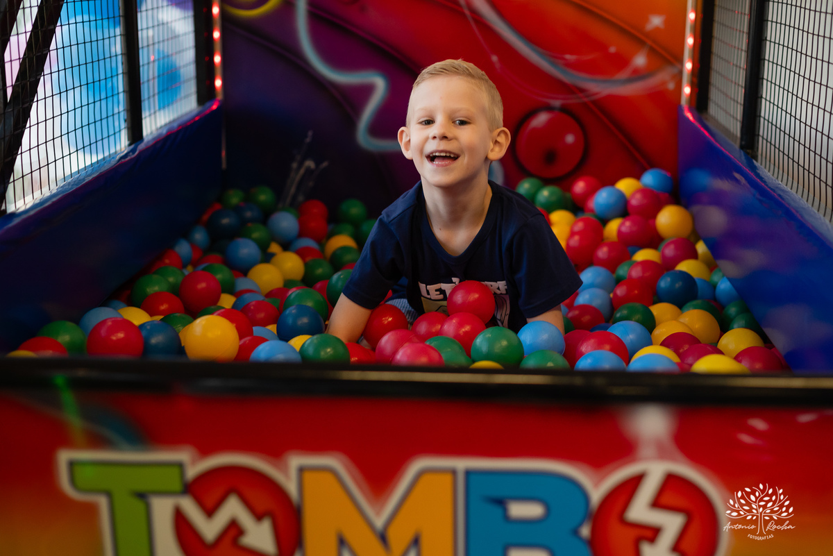 Fotografia de infância - Aniversário infantil - 5 anos do Miguel - Fotografia de festa - Registro fotográfico - Fotógrafo profissional – Sonic - Confiança e carinho - Fotografia espontânea - Celebração especial - Antonio Rocha Fotografias - Pelotas
