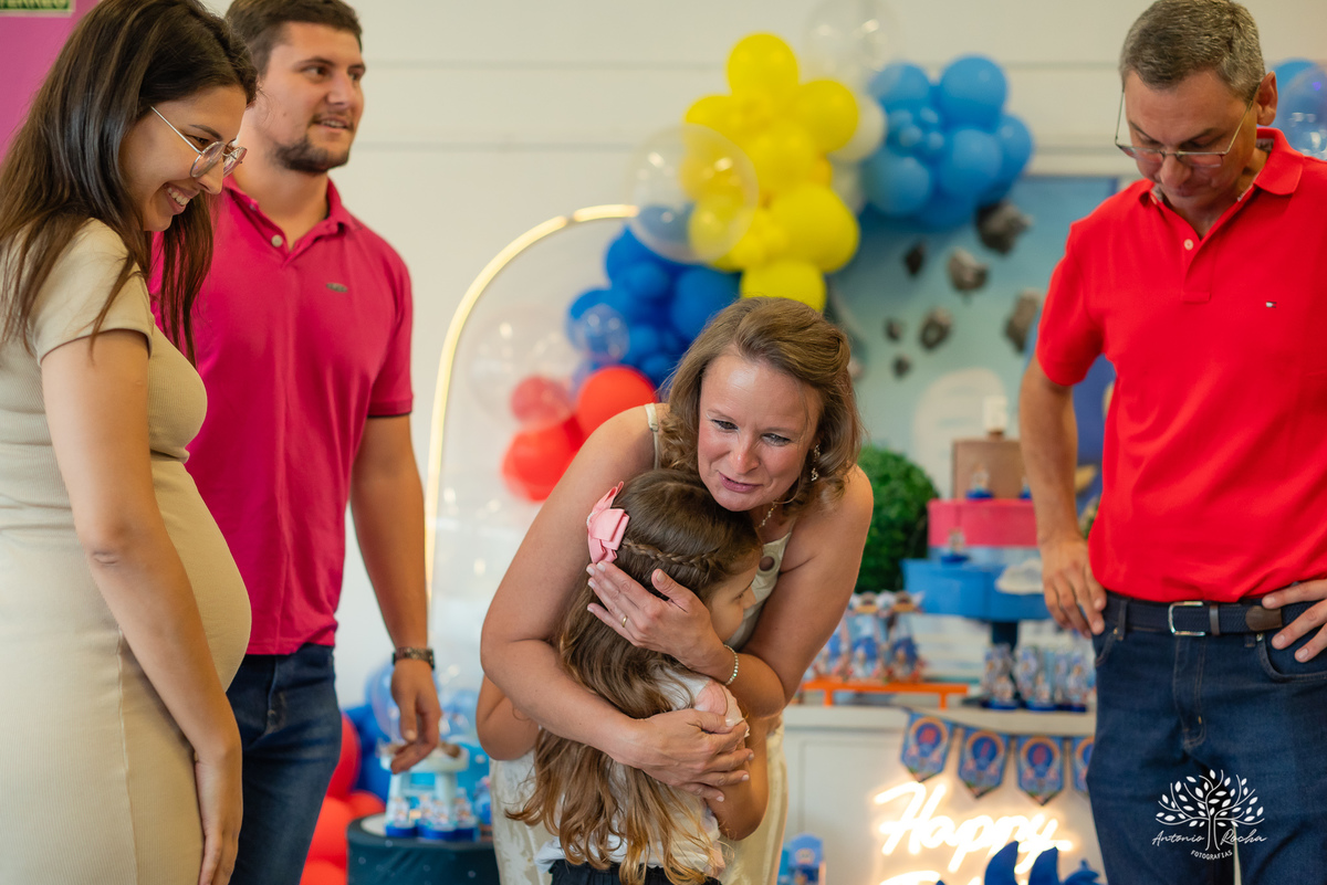 Fotografia de infância - Aniversário infantil - 5 anos do Miguel - Fotografia de festa - Registro fotográfico - Fotógrafo profissional – Sonic - Confiança e carinho - Fotografia espontânea - Celebração especial - Antonio Rocha Fotografias - Pelotas