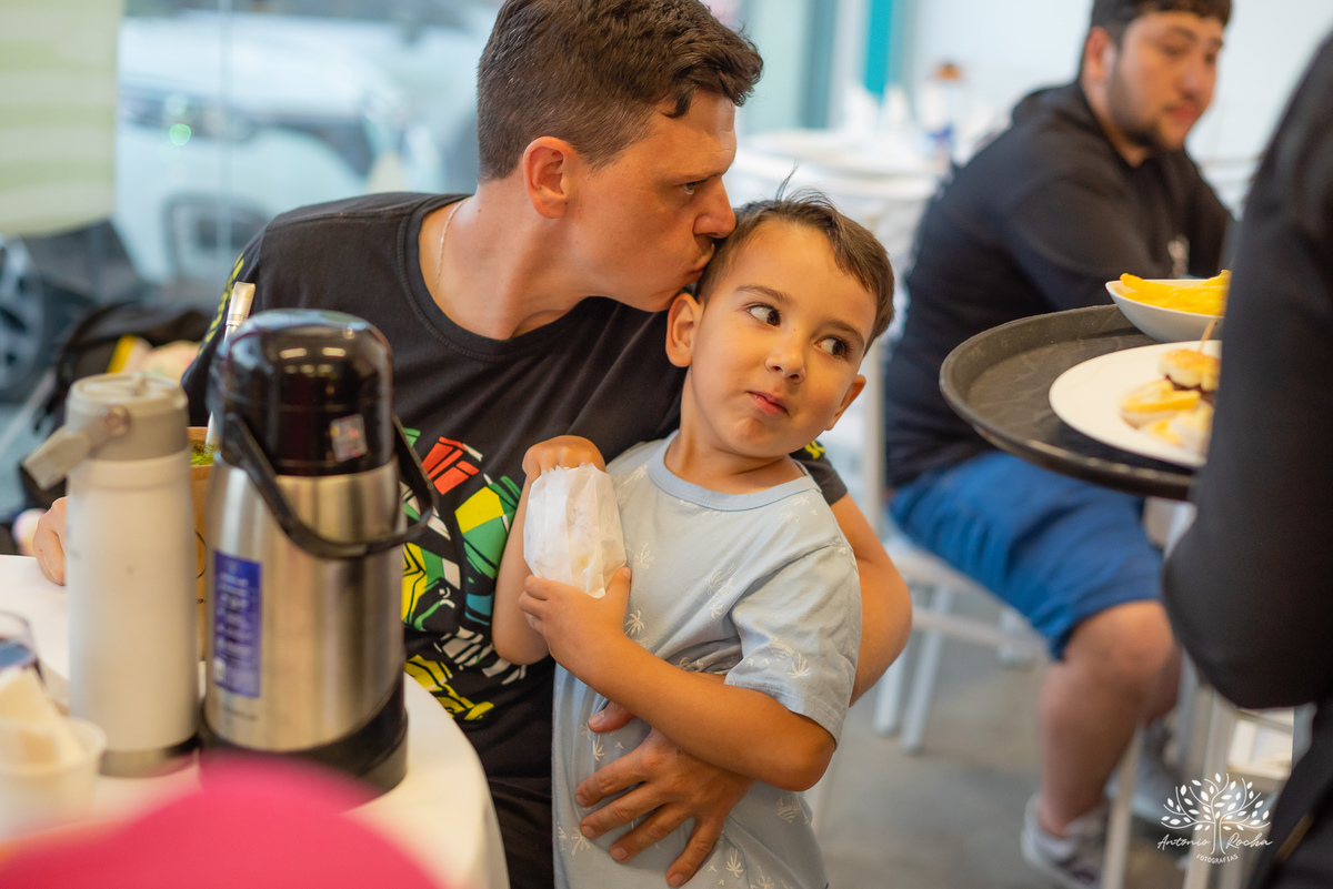 Fotografia de infância - Aniversário infantil - 5 anos do Miguel - Fotografia de festa - Registro fotográfico - Fotógrafo profissional – Sonic - Confiança e carinho - Fotografia espontânea - Celebração especial - Antonio Rocha Fotografias - Pelotas
