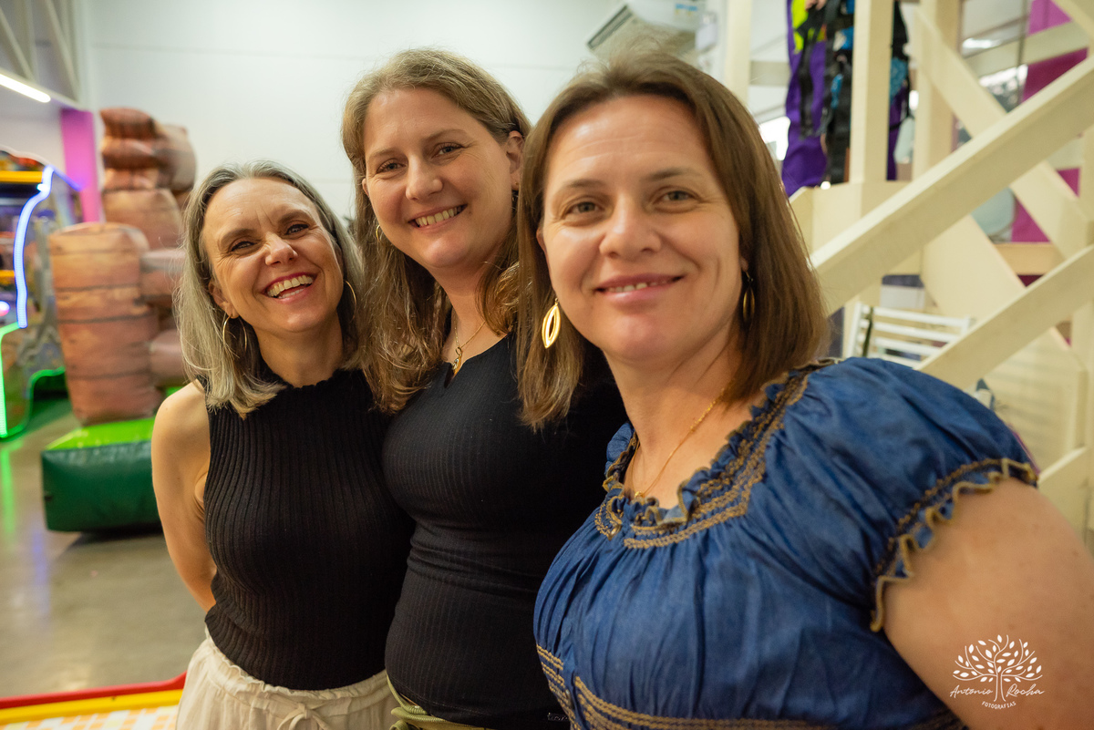 Fotografia de infância - Aniversário infantil - 5 anos do Miguel - Fotografia de festa - Registro fotográfico - Fotógrafo profissional – Sonic - Confiança e carinho - Fotografia espontânea - Celebração especial - Antonio Rocha Fotografias - Pelotas