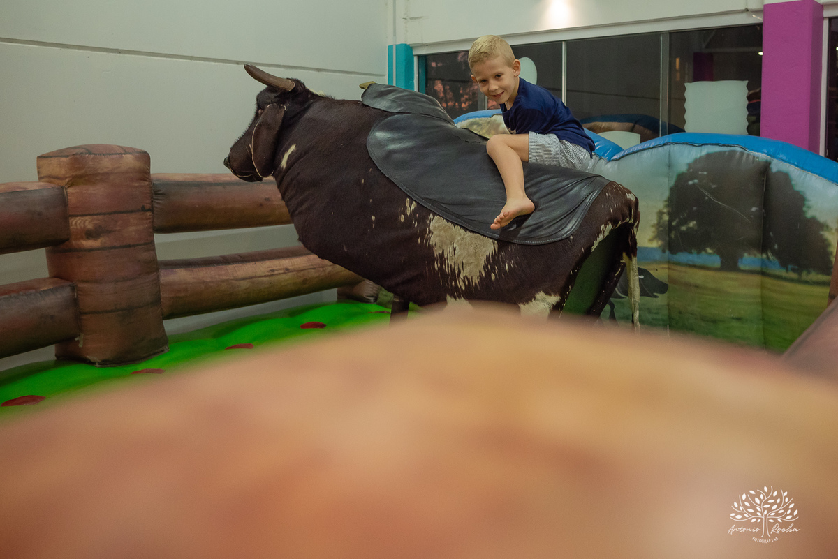 Fotografia de infância - Aniversário infantil - 5 anos do Miguel - Fotografia de festa - Registro fotográfico - Fotógrafo profissional – Sonic - Confiança e carinho - Fotografia espontânea - Celebração especial - Antonio Rocha Fotografias - Pelotas