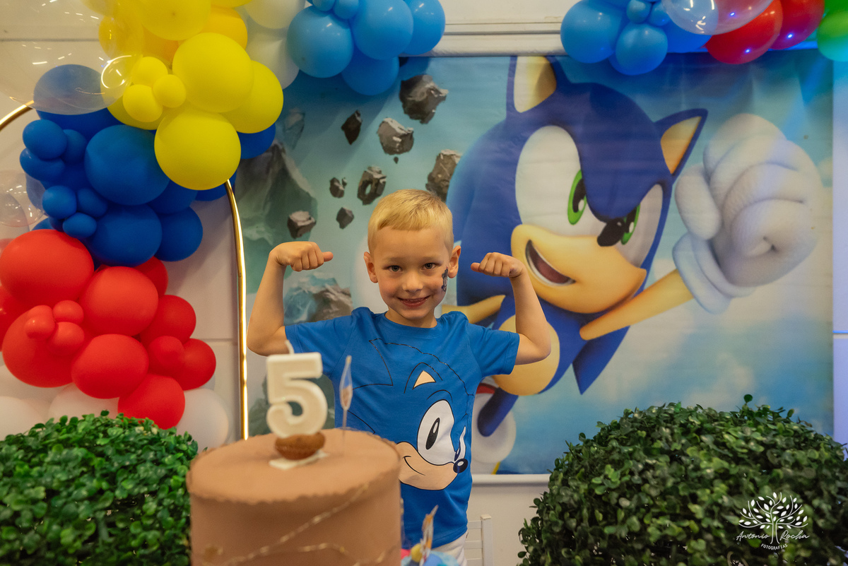 Fotografia de infância - Aniversário infantil - 5 anos do Miguel - Fotografia de festa - Registro fotográfico - Fotógrafo profissional – Sonic - Confiança e carinho - Fotografia espontânea - Celebração especial - Antonio Rocha Fotografias - Pelotas