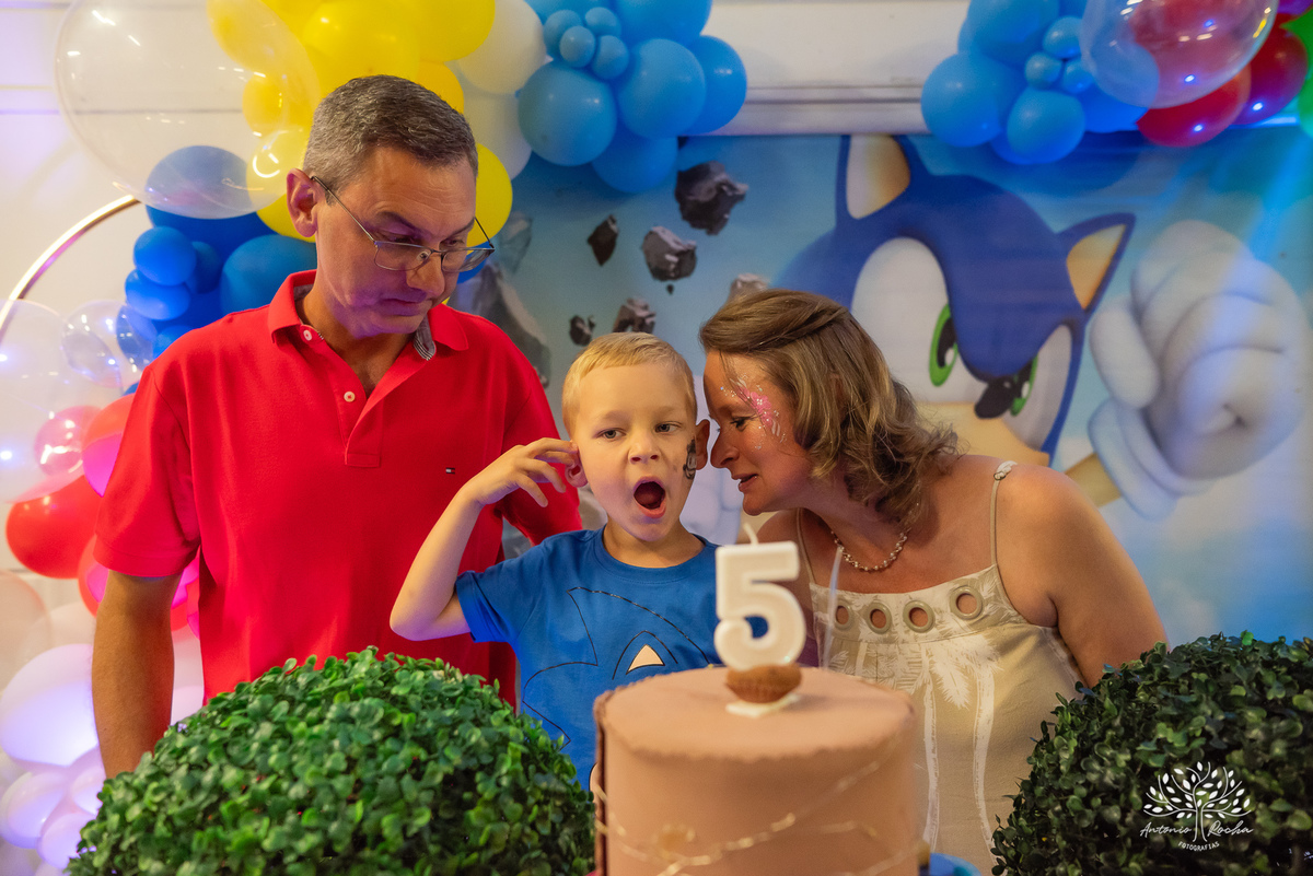Fotografia de infância - Aniversário infantil - 5 anos do Miguel - Fotografia de festa - Registro fotográfico - Fotógrafo profissional – Sonic - Confiança e carinho - Fotografia espontânea - Celebração especial - Antonio Rocha Fotografias - Pelotas