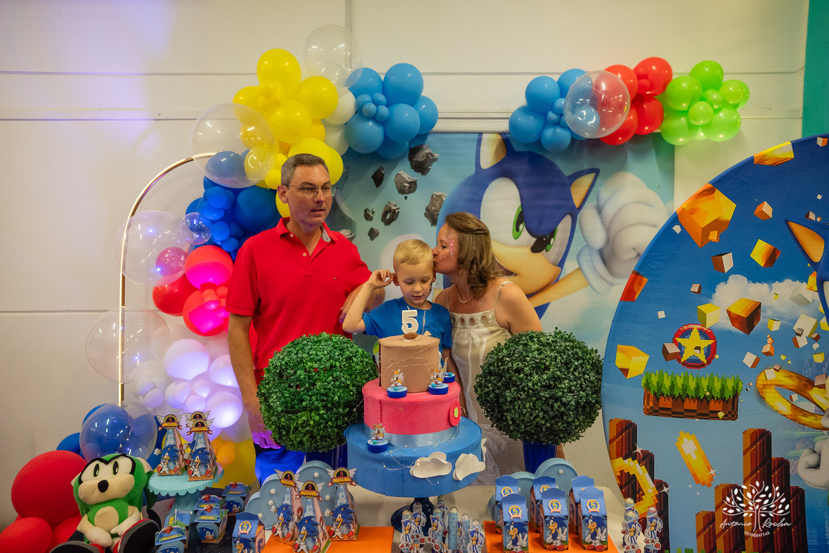 Fotografia de infância - Aniversário infantil - 5 anos do Miguel - Fotografia de festa - Registro fotográfico - Fotógrafo profissional – Sonic - Confiança e carinho - Fotografia espontânea - Celebração especial - Antonio Rocha Fotografias - Pelotas
