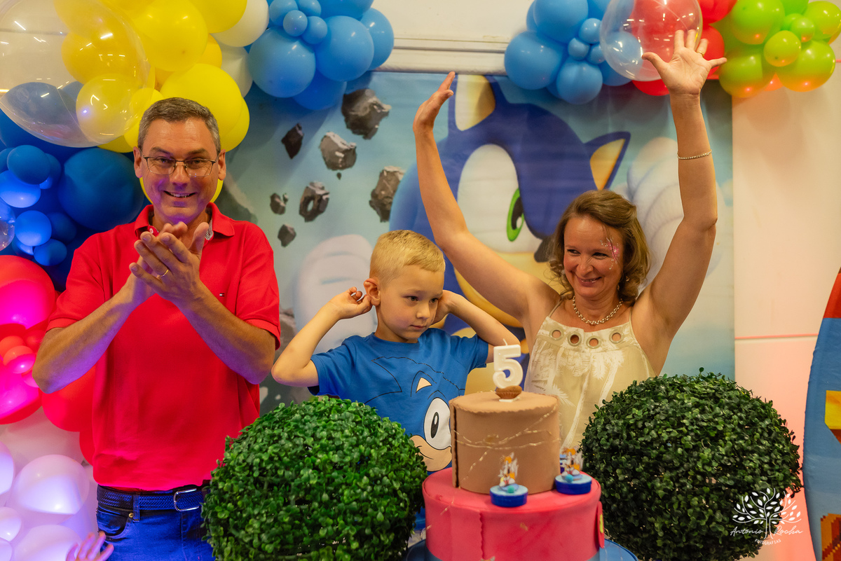 Fotografia de infância - Aniversário infantil - 5 anos do Miguel - Fotografia de festa - Registro fotográfico - Fotógrafo profissional – Sonic - Confiança e carinho - Fotografia espontânea - Celebração especial - Antonio Rocha Fotografias - Pelotas
