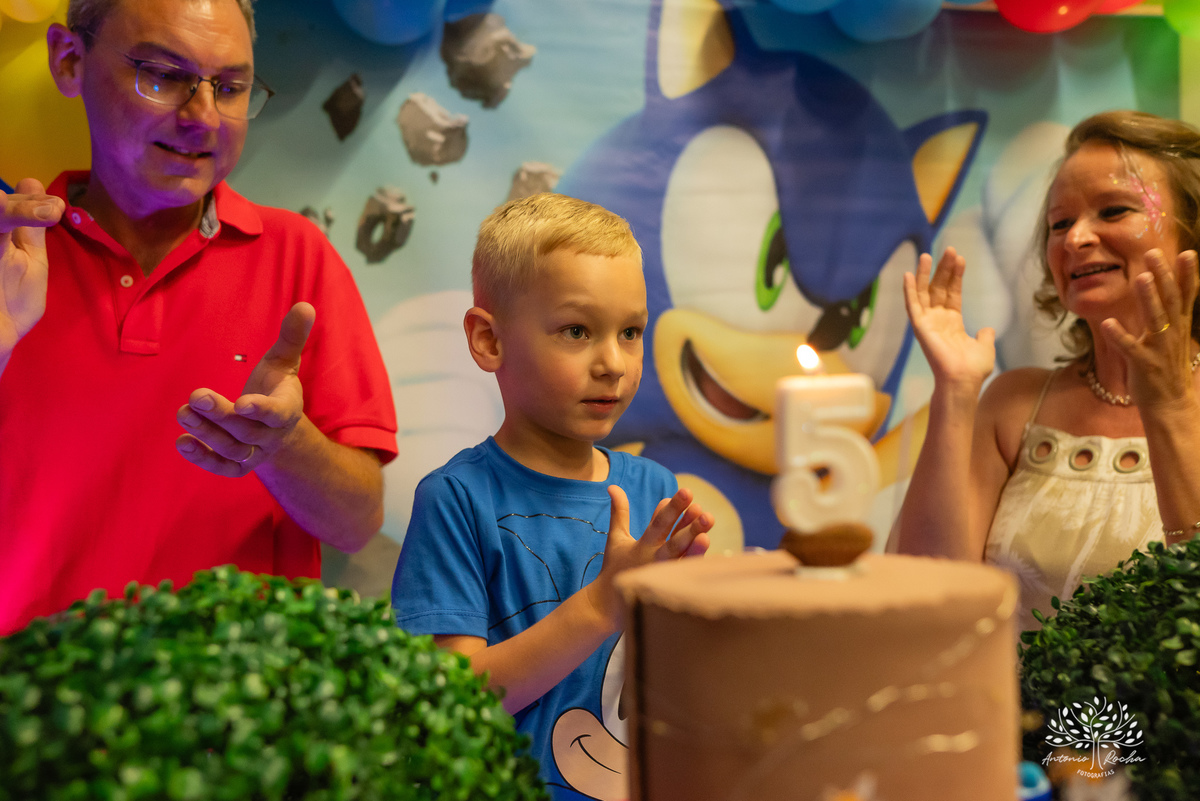 Fotografia de infância - Aniversário infantil - 5 anos do Miguel - Fotografia de festa - Registro fotográfico - Fotógrafo profissional – Sonic - Confiança e carinho - Fotografia espontânea - Celebração especial - Antonio Rocha Fotografias - Pelotas