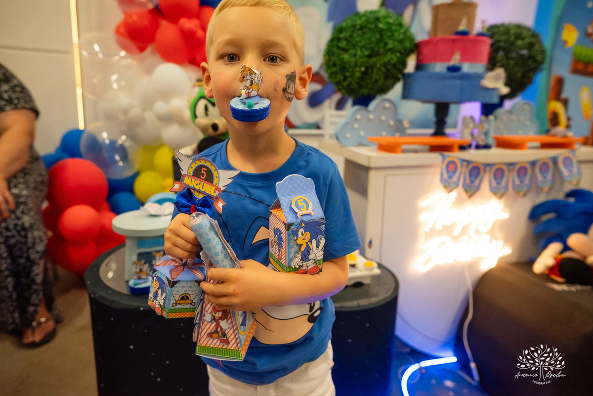 Fotografia de infância - Aniversário infantil - 5 anos do Miguel - Fotografia de festa - Registro fotográfico - Fotógrafo profissional – Sonic - Confiança e carinho - Fotografia espontânea - Celebração especial - Antonio Rocha Fotografias - Pelotas