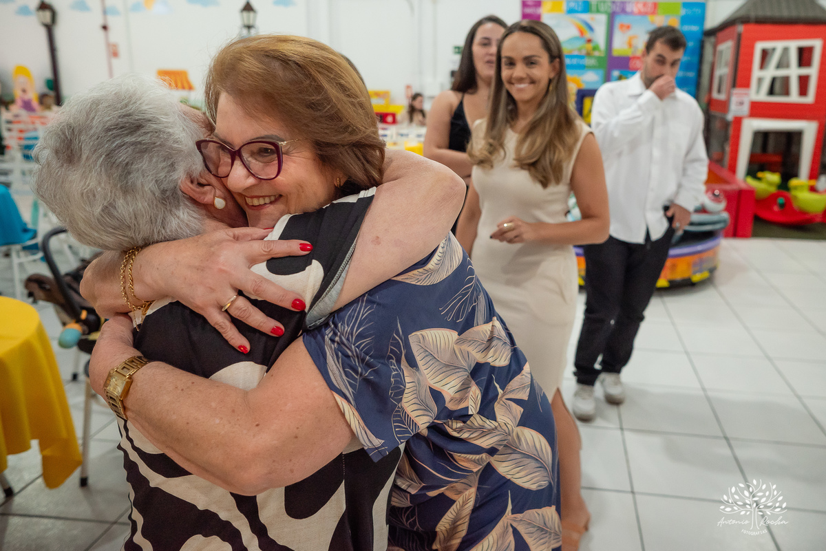 primeiro aninho - fotografia infantil - festa de aniversário - memórias especiais - registro fotográfico - fotógrafo profissional - celebração em família - fotos emocionantes - aniversário do Henrique - Antonio Rocha Fotografias - Pelotas - Circo