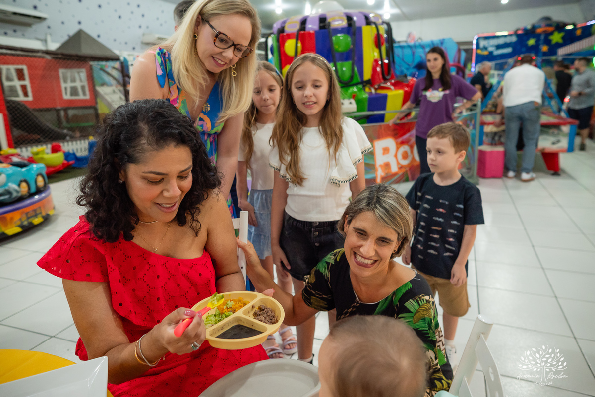 primeiro aninho - fotografia infantil - festa de aniversário - memórias especiais - registro fotográfico - fotógrafo profissional - celebração em família - fotos emocionantes - aniversário do Henrique - Antonio Rocha Fotografias - Pelotas - Circo