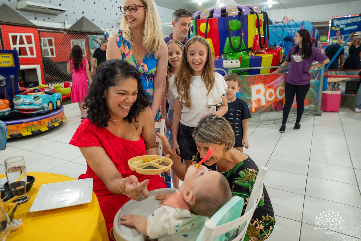 primeiro aninho - fotografia infantil - festa de aniversário - memórias especiais - registro fotográfico - fotógrafo profissional - celebração em família - fotos emocionantes - aniversário do Henrique - Antonio Rocha Fotografias - Pelotas - Circo
