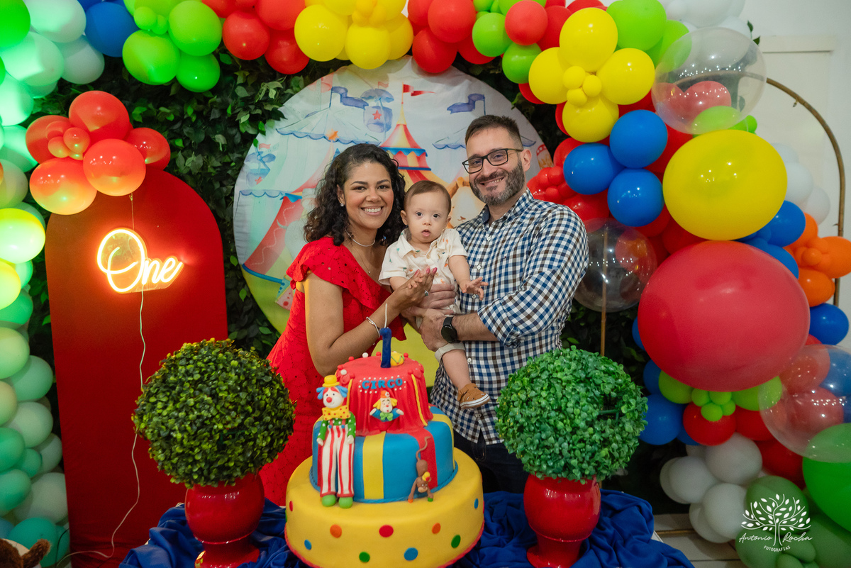 primeiro aninho - fotografia infantil - festa de aniversário - memórias especiais - registro fotográfico - fotógrafo profissional - celebração em família - fotos emocionantes - aniversário do Henrique - Antonio Rocha Fotografias - Pelotas - Circo