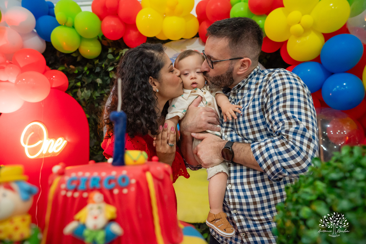 primeiro aninho - fotografia infantil - festa de aniversário - memórias especiais - registro fotográfico - fotógrafo profissional - celebração em família - fotos emocionantes - aniversário do Henrique - Antonio Rocha Fotografias - Pelotas - Circo