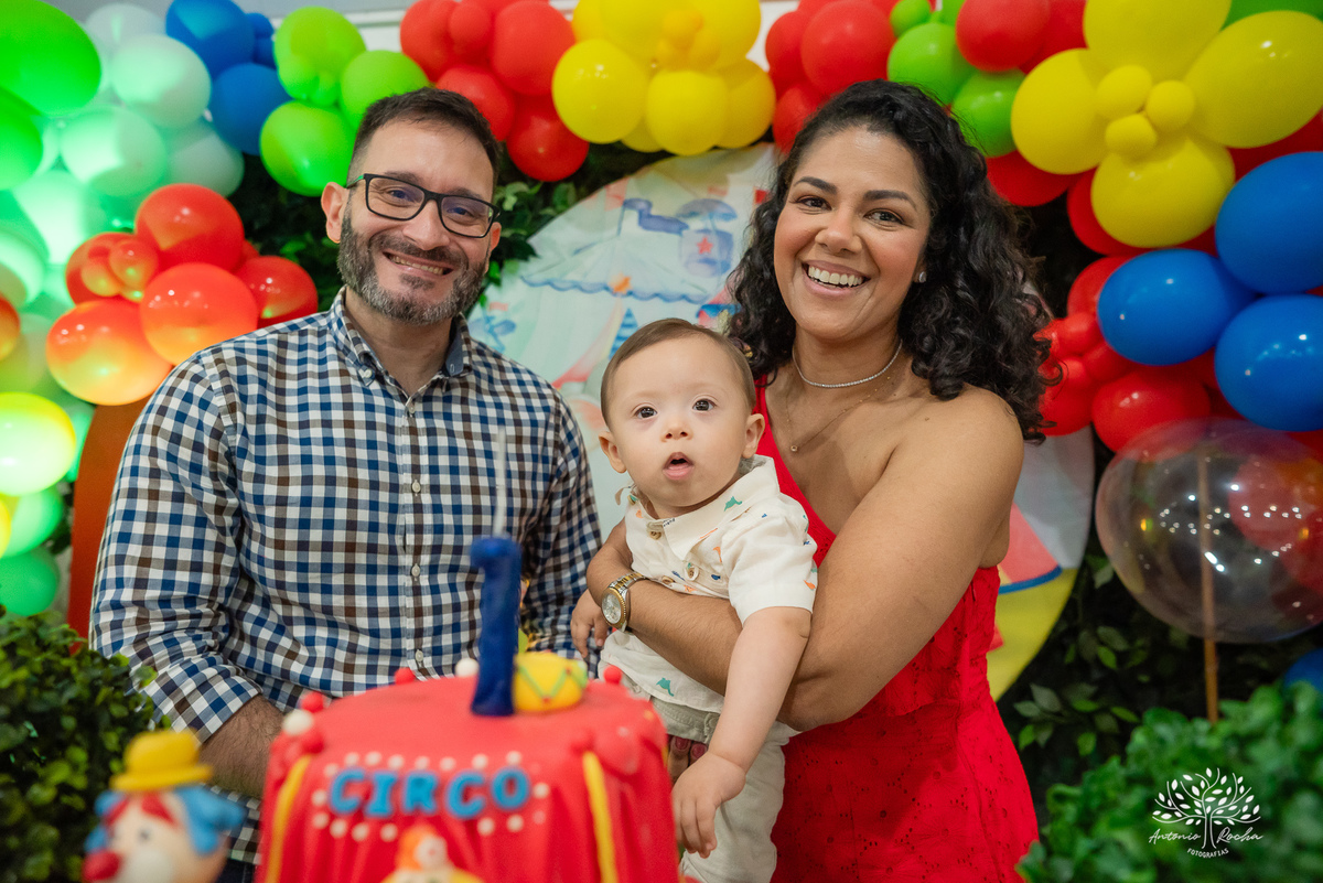 primeiro aninho - fotografia infantil - festa de aniversário - memórias especiais - registro fotográfico - fotógrafo profissional - celebração em família - fotos emocionantes - aniversário do Henrique - Antonio Rocha Fotografias - Pelotas - Circo