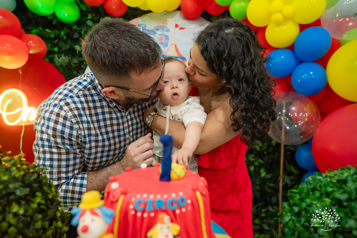 primeiro aninho - fotografia infantil - festa de aniversário - memórias especiais - registro fotográfico - fotógrafo profissional - celebração em família - fotos emocionantes - aniversário do Henrique - Antonio Rocha Fotografias - Pelotas - Circo