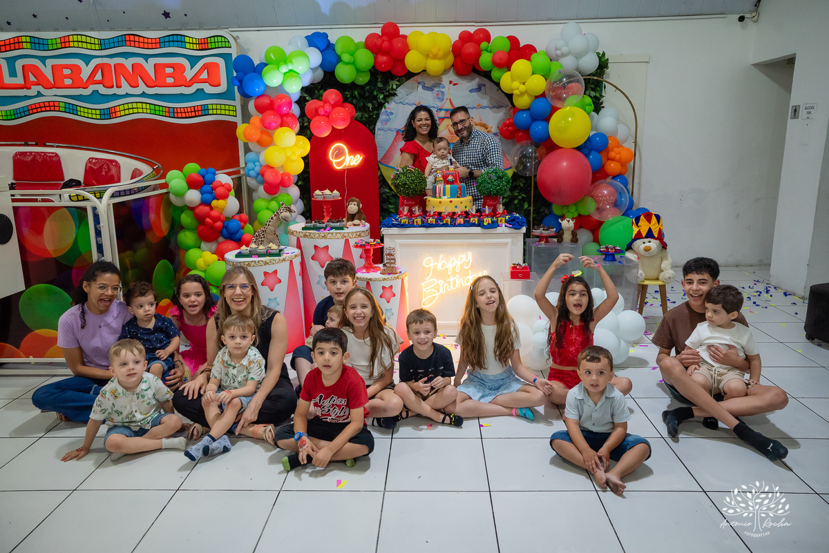 primeiro aninho - fotografia infantil - festa de aniversário - memórias especiais - registro fotográfico - fotógrafo profissional - celebração em família - fotos emocionantes - aniversário do Henrique - Antonio Rocha Fotografias - Pelotas - Circo