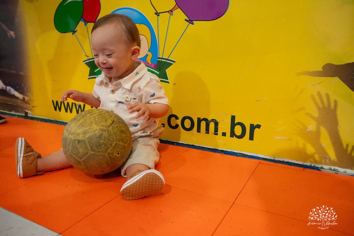 primeiro aninho - fotografia infantil - festa de aniversário - memórias especiais - registro fotográfico - fotógrafo profissional - celebração em família - fotos emocionantes - aniversário do Henrique - Antonio Rocha Fotografias - Pelotas - Circo