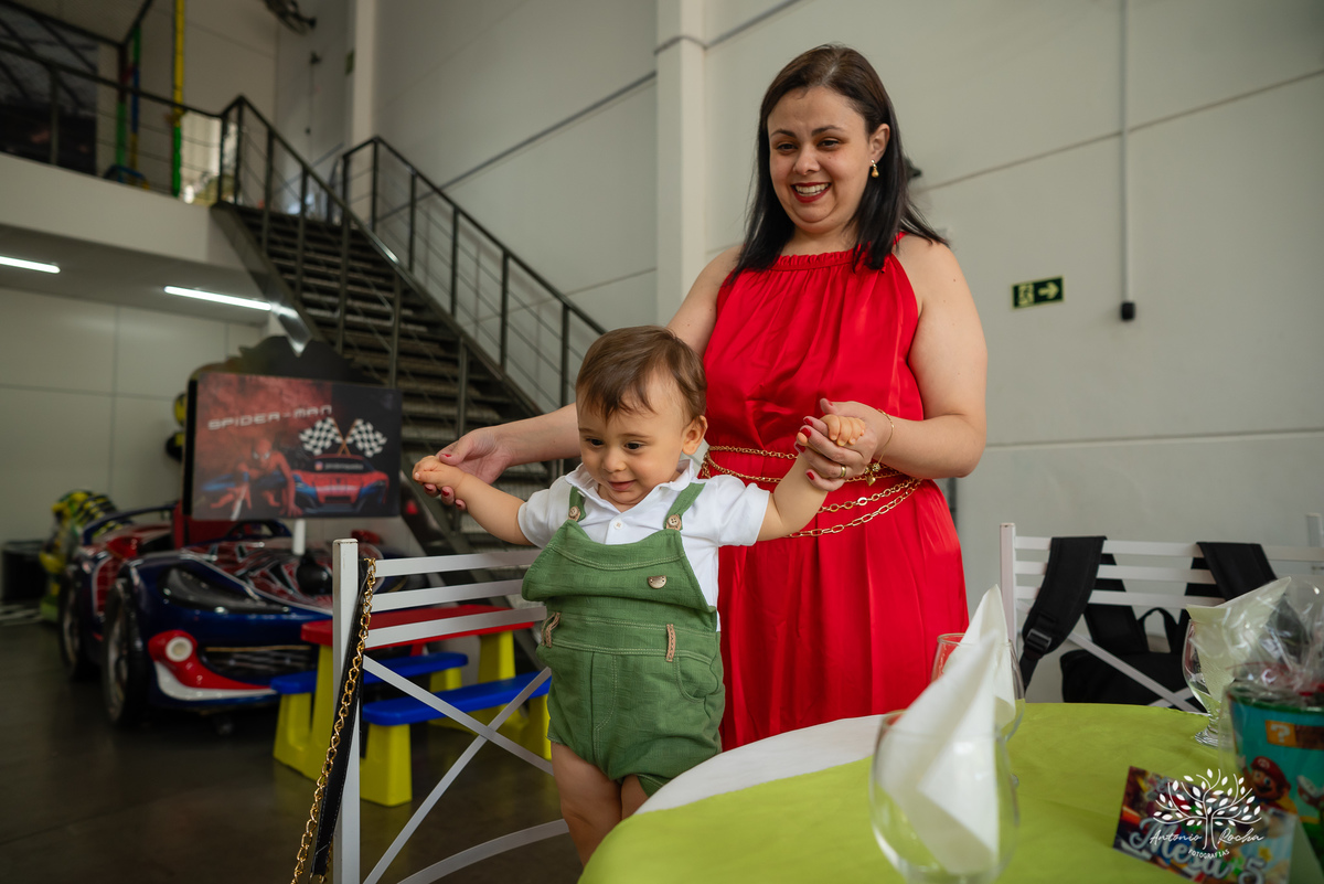 primeiro aniversário - festa infantil - celebração - decoração temática - bolo de aniversário - curiosidade infantil - brincadeiras - criança feliz - emoção - fotos de aniversário - energia infantil - Pelotas – Candy Club – Antonio Rocha Fotografias