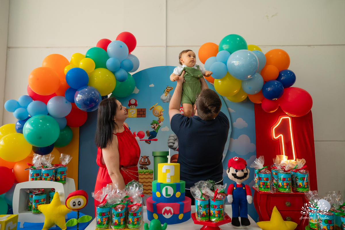 primeiro aniversário - festa infantil - celebração - decoração temática - bolo de aniversário - curiosidade infantil - brincadeiras - criança feliz - emoção - fotos de aniversário - energia infantil - Pelotas – Candy Club – Antonio Rocha Fotografias