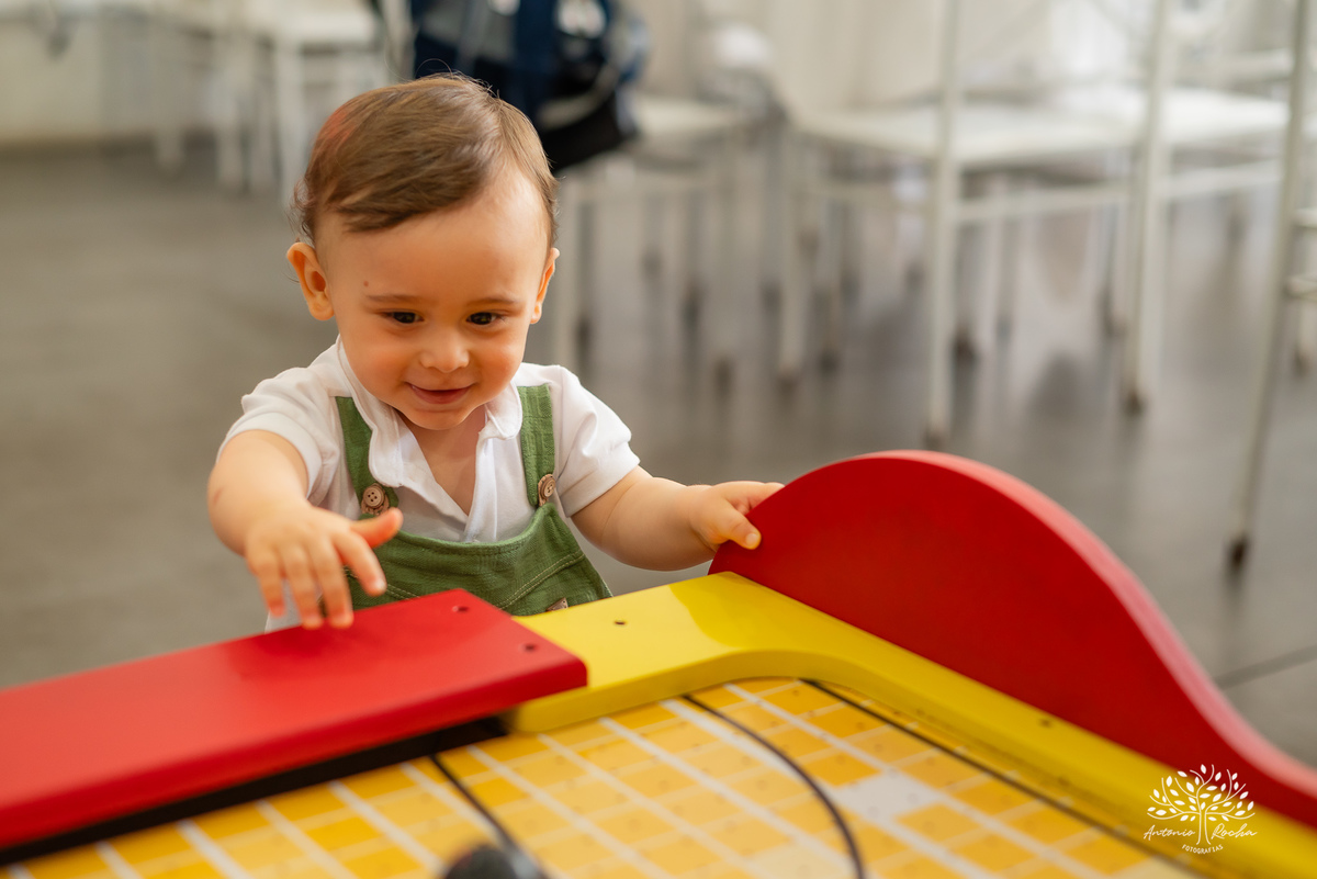 primeiro aniversário - festa infantil - celebração - decoração temática - bolo de aniversário - curiosidade infantil - brincadeiras - criança feliz - emoção - fotos de aniversário - energia infantil - Pelotas – Candy Club – Antonio Rocha Fotografias