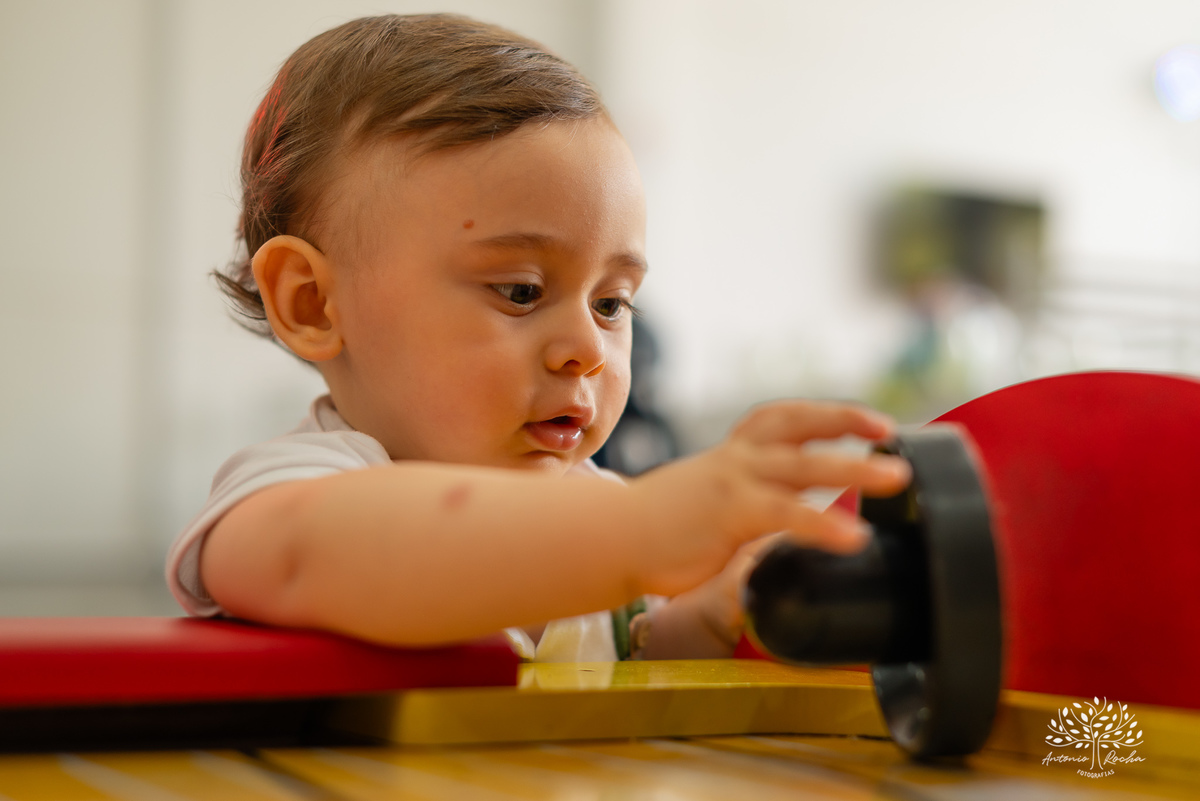primeiro aniversário - festa infantil - celebração - decoração temática - bolo de aniversário - curiosidade infantil - brincadeiras - criança feliz - emoção - fotos de aniversário - energia infantil - Pelotas – Candy Club – Antonio Rocha Fotografias