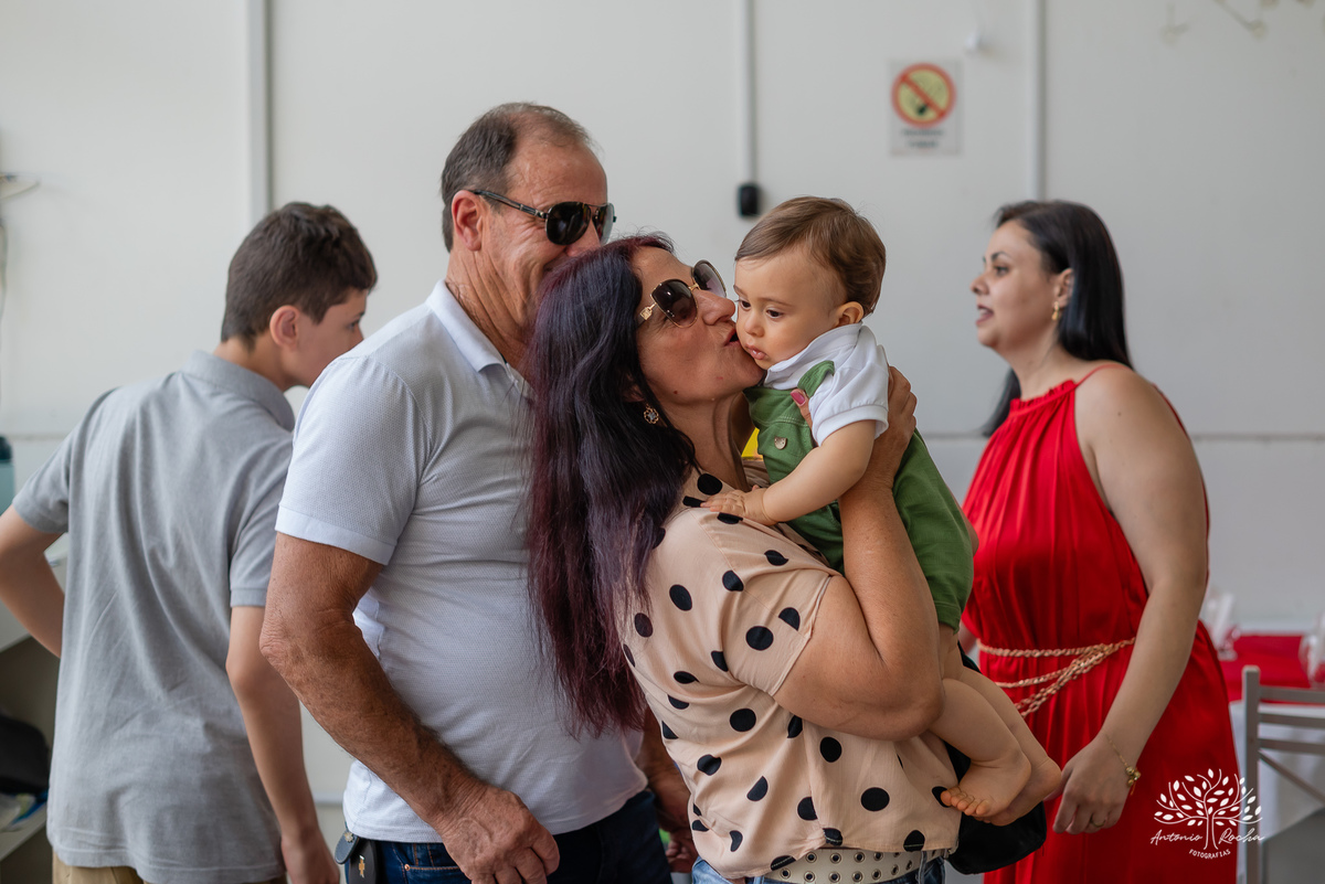 primeiro aniversário - festa infantil - celebração - decoração temática - bolo de aniversário - curiosidade infantil - brincadeiras - criança feliz - emoção - fotos de aniversário - energia infantil - Pelotas – Candy Club – Antonio Rocha Fotografias