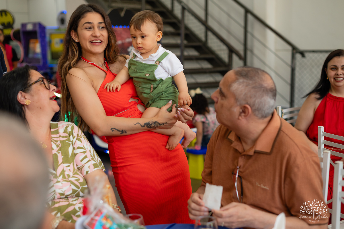 primeiro aniversário - festa infantil - celebração - decoração temática - bolo de aniversário - curiosidade infantil - brincadeiras - criança feliz - emoção - fotos de aniversário - energia infantil - Pelotas – Candy Club – Antonio Rocha Fotografias