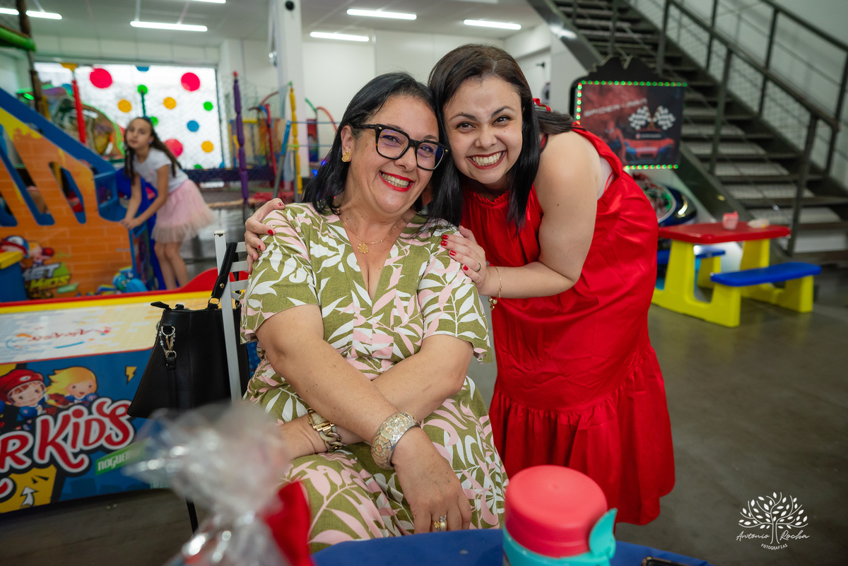 primeiro aniversário - festa infantil - celebração - decoração temática - bolo de aniversário - curiosidade infantil - brincadeiras - criança feliz - emoção - fotos de aniversário - energia infantil - Pelotas – Candy Club – Antonio Rocha Fotografias
