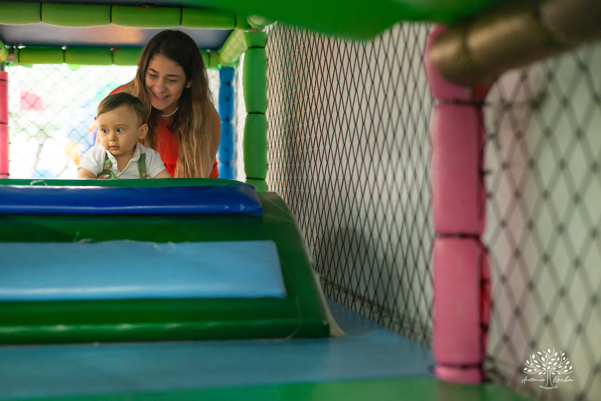 primeiro aniversário - festa infantil - celebração - decoração temática - bolo de aniversário - curiosidade infantil - brincadeiras - criança feliz - emoção - fotos de aniversário - energia infantil - Pelotas – Candy Club – Antonio Rocha Fotografias
