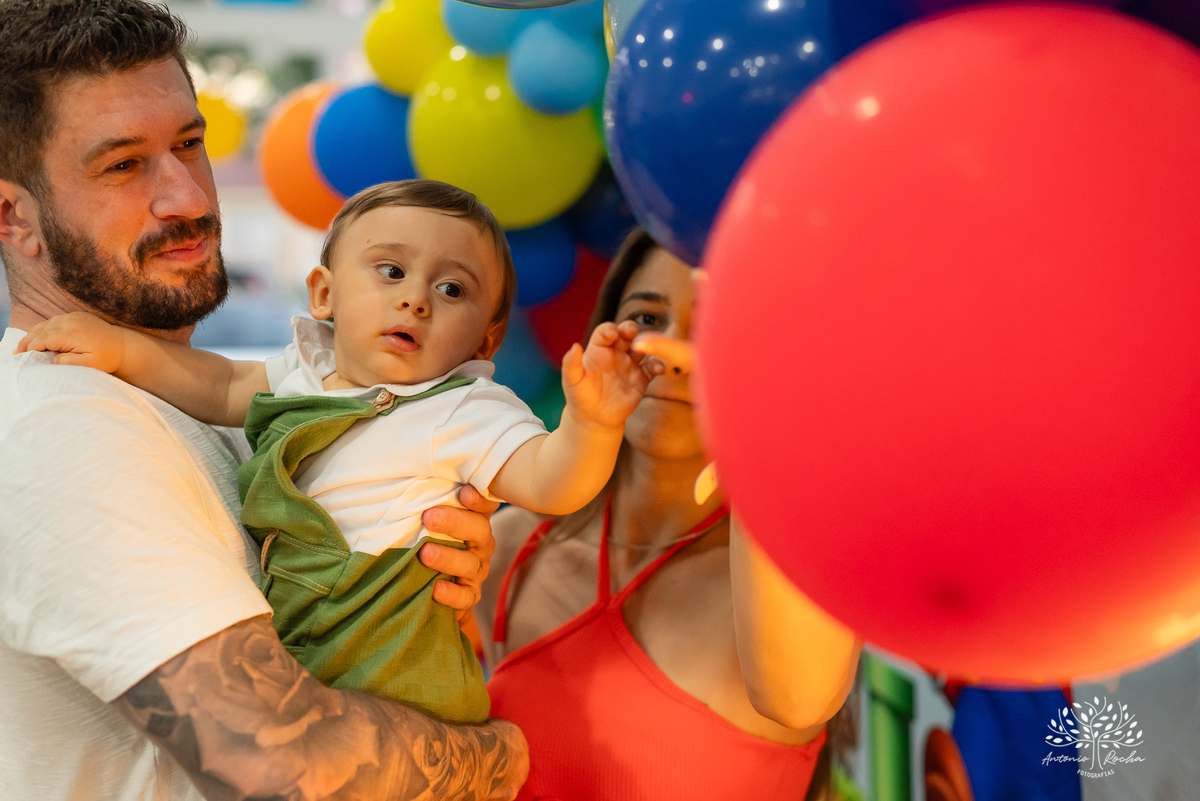 primeiro aniversário - festa infantil - celebração - decoração temática - bolo de aniversário - curiosidade infantil - brincadeiras - criança feliz - emoção - fotos de aniversário - energia infantil - Pelotas – Candy Club – Antonio Rocha Fotografias