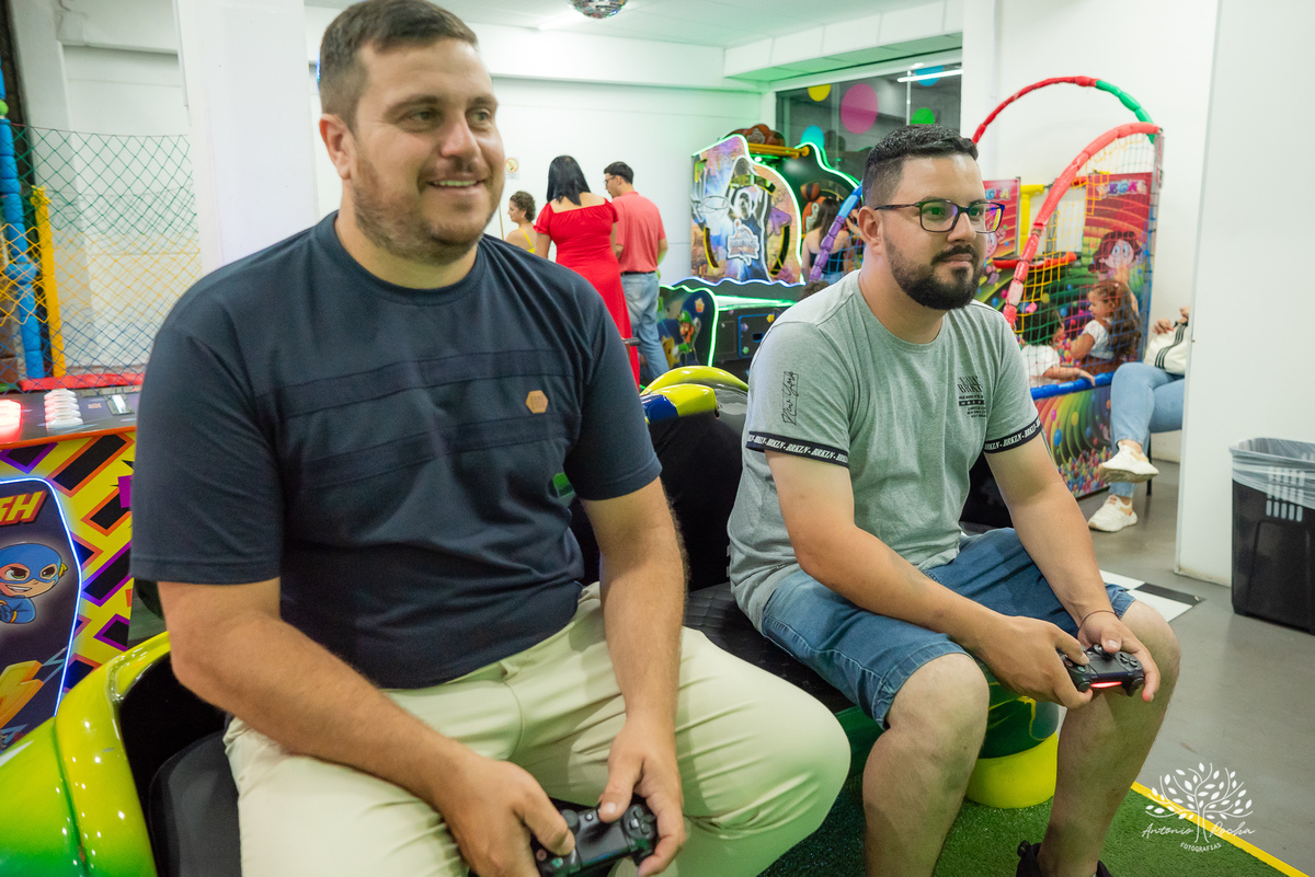 primeiro aniversário - festa infantil - celebração - decoração temática - bolo de aniversário - curiosidade infantil - brincadeiras - criança feliz - emoção - fotos de aniversário - energia infantil - Pelotas – Candy Club – Antonio Rocha Fotografias