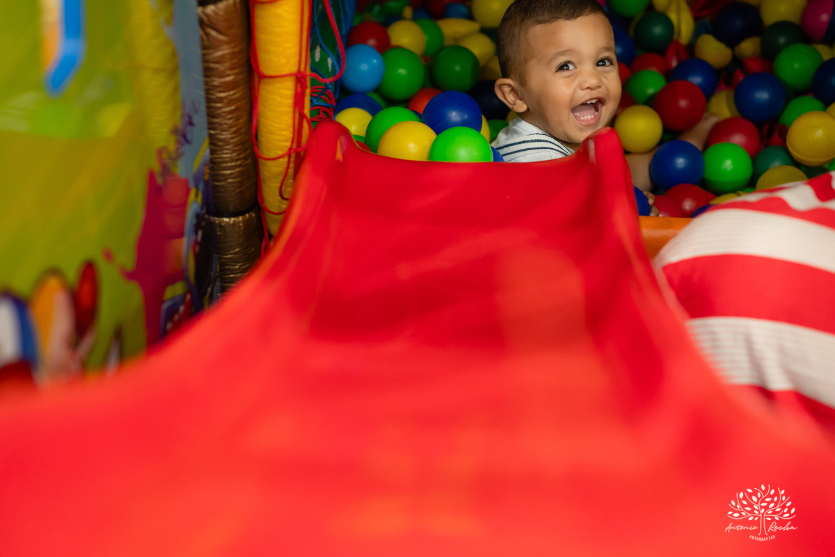 primeiro aniversário - festa infantil - celebração - decoração temática - bolo de aniversário - curiosidade infantil - brincadeiras - criança feliz - emoção - fotos de aniversário - energia infantil - Pelotas – Candy Club – Antonio Rocha Fotografias