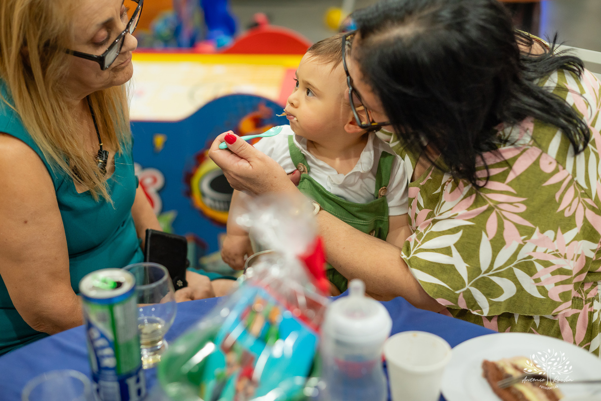primeiro aniversário - festa infantil - celebração - decoração temática - bolo de aniversário - curiosidade infantil - brincadeiras - criança feliz - emoção - fotos de aniversário - energia infantil - Pelotas – Candy Club – Antonio Rocha Fotografias