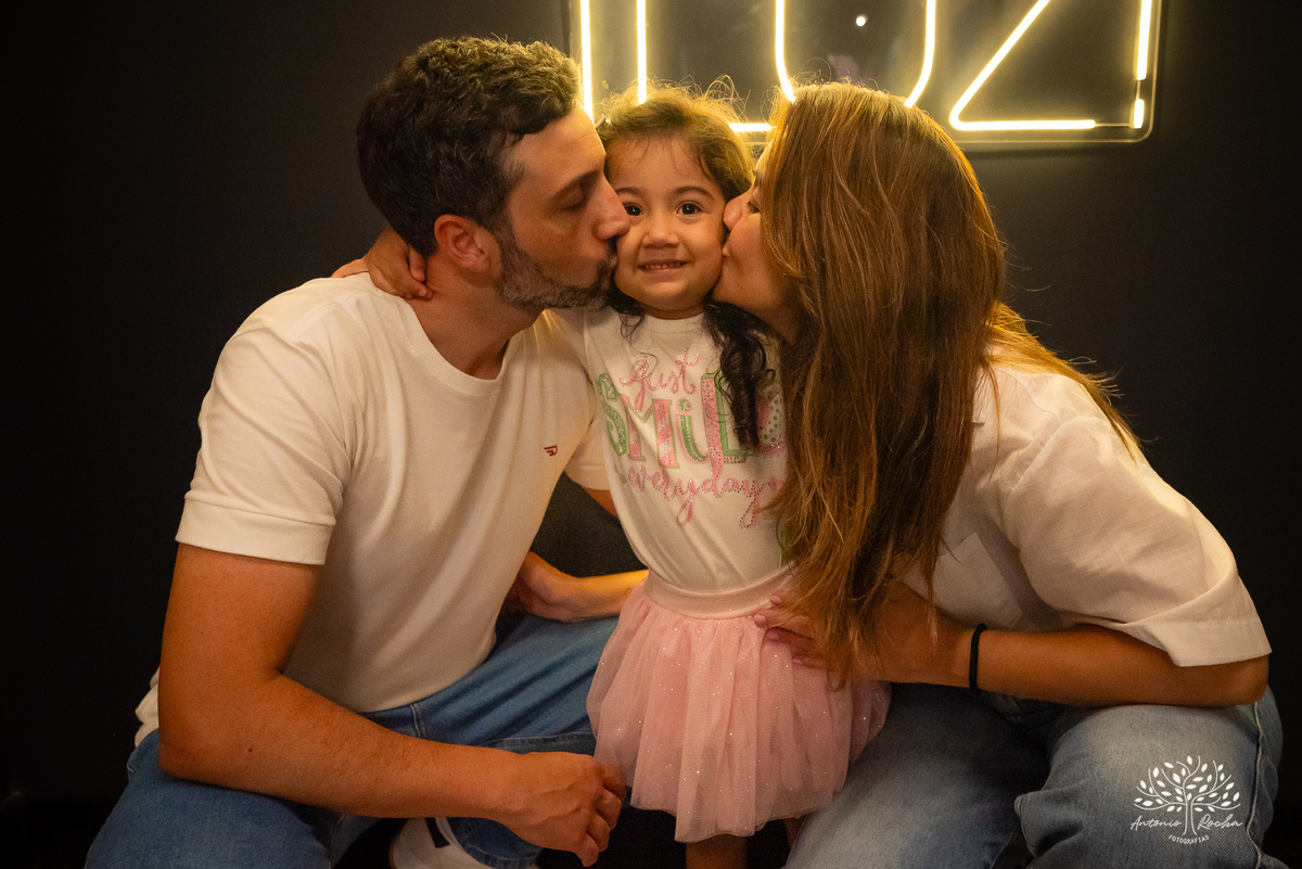 ensaio infantil - fotografia de família - aniversário de 4 anos - ensaio externo - registro de infância - fotógrafo profissional - ar livre - fotos espontâneas - memórias da infância - ensaio com luz natural - Antonio Rocha Fotografias – Pelotas – Una