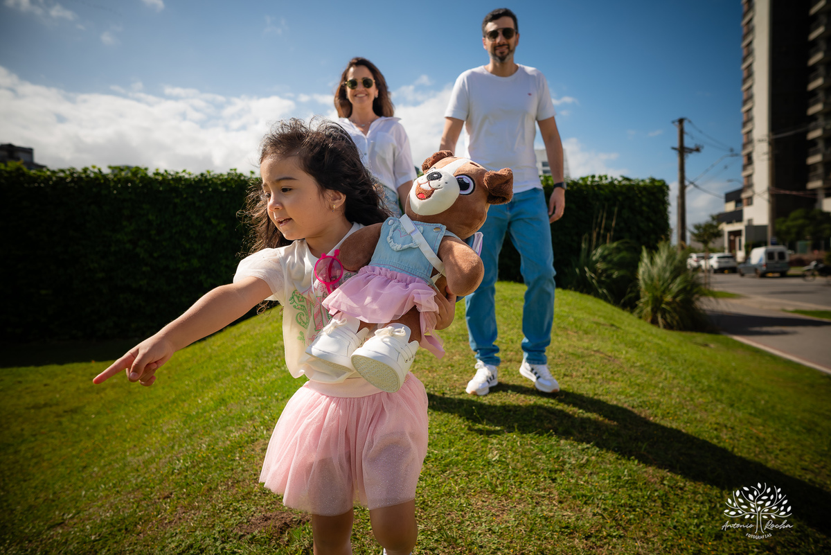 ensaio infantil - fotografia de família - aniversário de 4 anos - ensaio externo - registro de infância - fotógrafo profissional - ar livre - fotos espontâneas - memórias da infância - ensaio com luz natural - Antonio Rocha Fotografias – Pelotas – Una