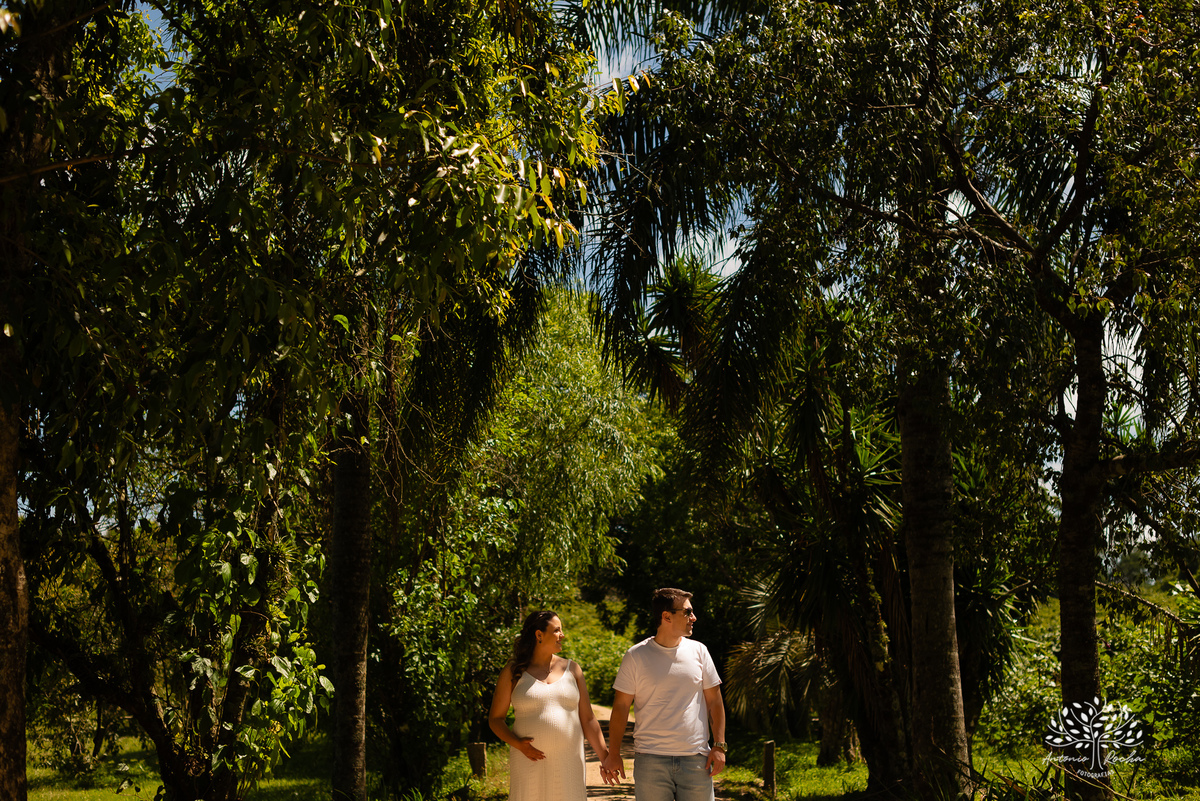 ensaio de gestante - Maiara e Filipe - espera do Théo - vinícola Nardello - manhã ensolarada - fotos de gestante - fotografia de família - registro de momentos - pais de primeira viagem - ensaio gestante ao ar livre - Antonio Rocha Fotografias - Pelotas