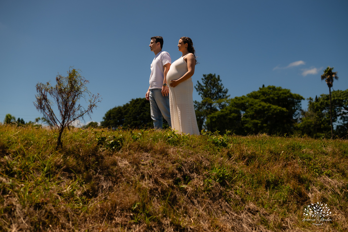 ensaio de gestante - Maiara e Filipe - espera do Théo - vinícola Nardello - manhã ensolarada - fotos de gestante - fotografia de família - registro de momentos - pais de primeira viagem - ensaio gestante ao ar livre - Antonio Rocha Fotografias - Pelotas
