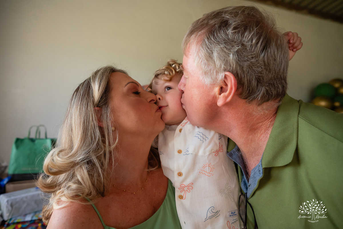 Comemoração - Aniversário - Bento - 2 anos - 60 anos - Avós - Família - Festa - Fotografia - Registro - Memórias - Música ao vivo - Bandinha - Interior - Amigos - Emoção - Alegria - Gestação - Caio - Momentos especiais -Antonio Rocha Fotografias - Pelotas