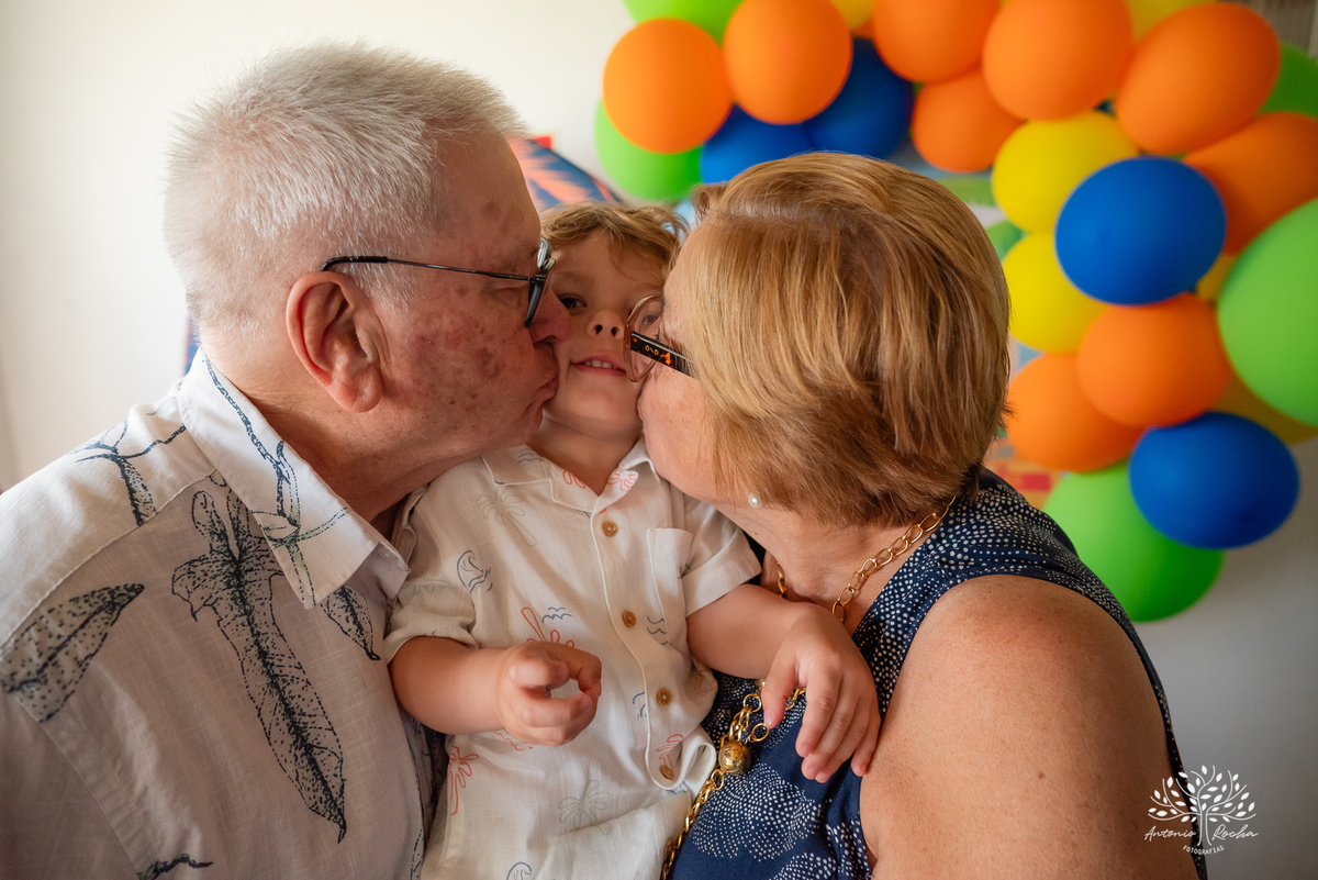 Comemoração - Aniversário - Bento - 2 anos - 60 anos - Avós - Família - Festa - Fotografia - Registro - Memórias - Música ao vivo - Bandinha - Interior - Amigos - Emoção - Alegria - Gestação - Caio - Momentos especiais -Antonio Rocha Fotografias - Pelotas