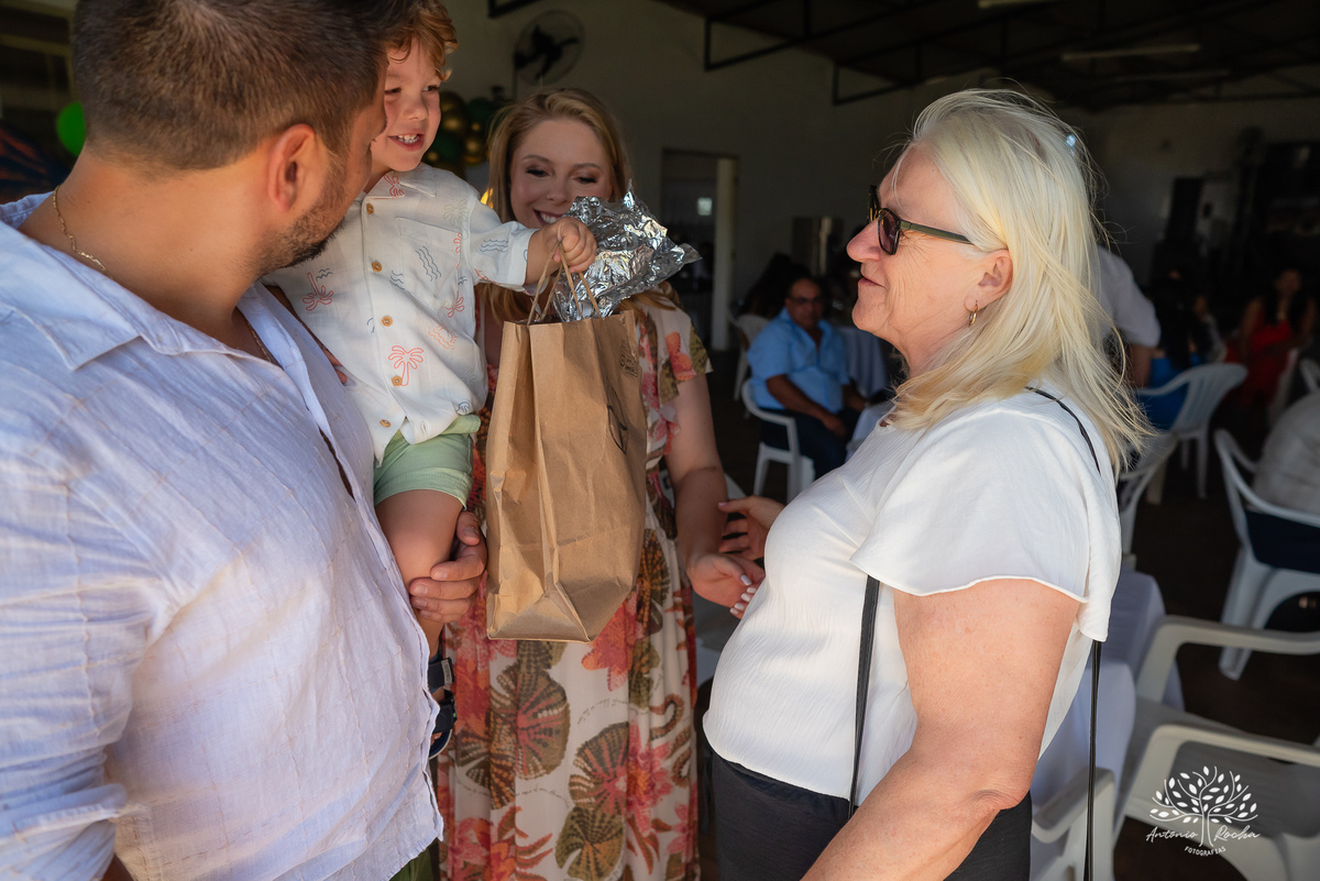 Comemoração - Aniversário - Bento - 2 anos - 60 anos - Avós - Família - Festa - Fotografia - Registro - Memórias - Música ao vivo - Bandinha - Interior - Amigos - Emoção - Alegria - Gestação - Caio - Momentos especiais -Antonio Rocha Fotografias - Pelotas