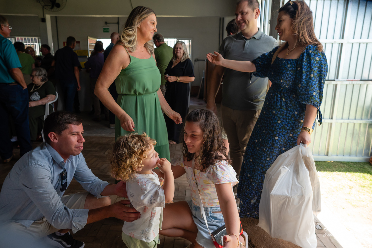 Comemoração - Aniversário - Bento - 2 anos - 60 anos - Avós - Família - Festa - Fotografia - Registro - Memórias - Música ao vivo - Bandinha - Interior - Amigos - Emoção - Alegria - Gestação - Caio - Momentos especiais -Antonio Rocha Fotografias - Pelotas