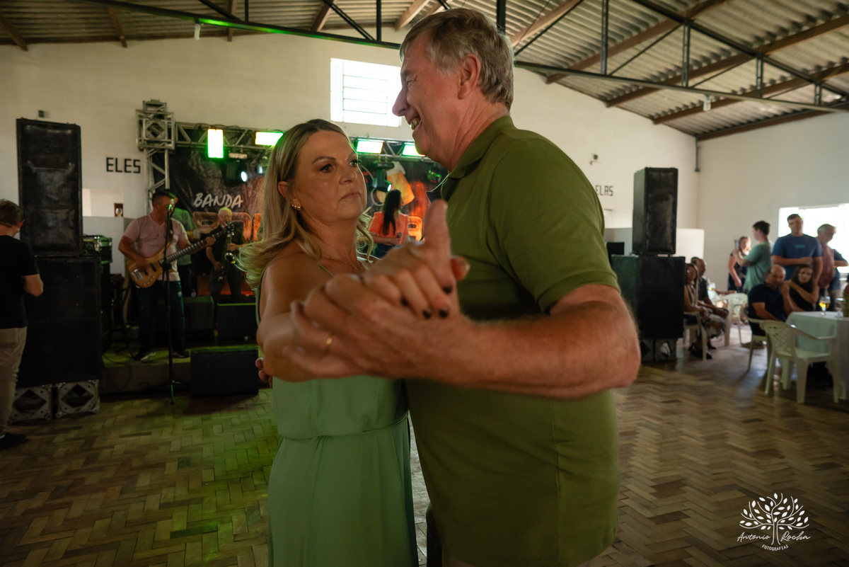 Comemoração - Aniversário - Bento - 2 anos - 60 anos - Avós - Família - Festa - Fotografia - Registro - Memórias - Música ao vivo - Bandinha - Interior - Amigos - Emoção - Alegria - Gestação - Caio - Momentos especiais -Antonio Rocha Fotografias - Pelotas