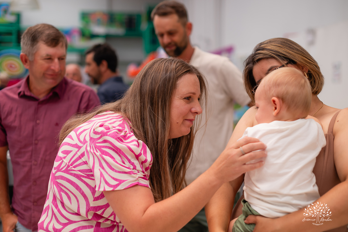 Primeiro aninho - festa infantil - fotografia de aniversário - registros especiais - crianças brincando - fotografia espontânea - fotografia profissional - evento infantil - emoção - fotografia documental - fotógrafo de família – Antonio Rocha Fotografias